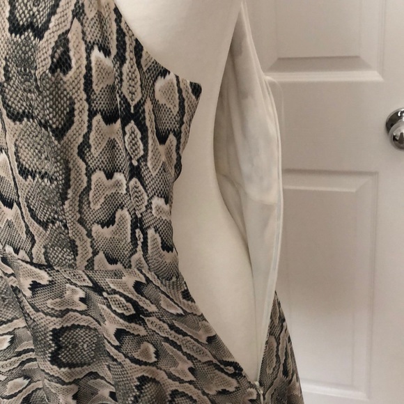 Express snakeskin pattern flowy dress - Picture 6 of 7